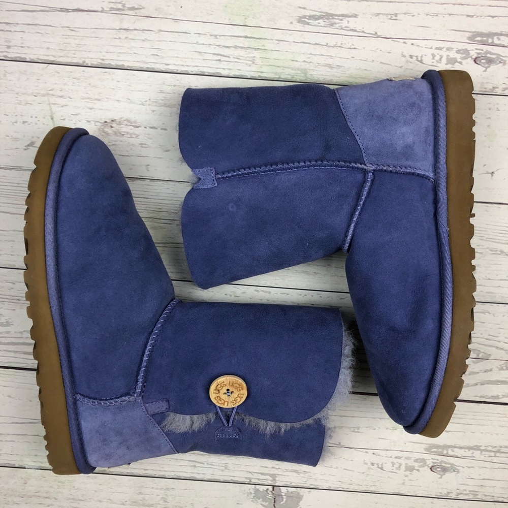 UGG Australia Bailey Button Lavender Size 9